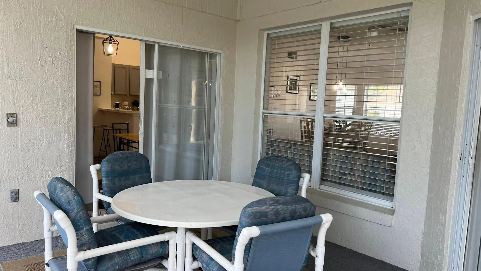 270 - Gracious 3 Bedroom Near With Pool