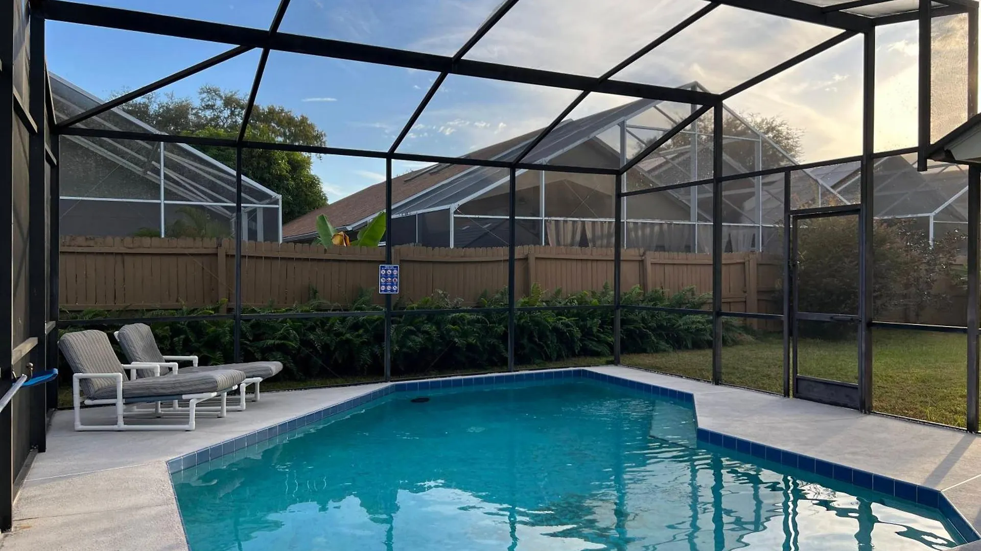270 - Gracious 3 Bedroom Near With Pool