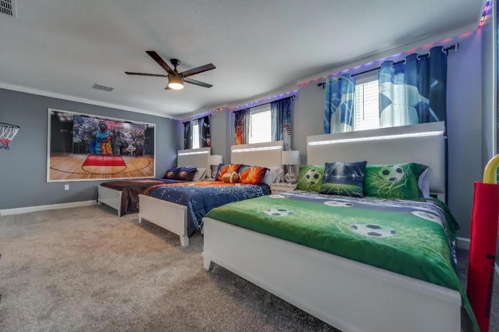 Country house 9 Bedroom Family Friendly Retreat - Private Pool Kissimmee