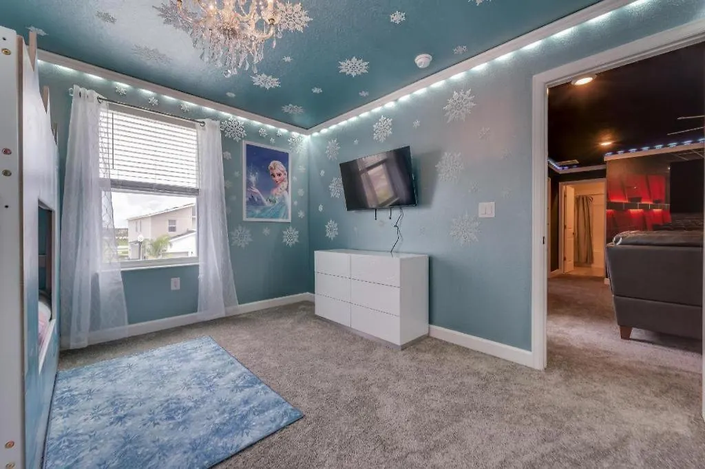 9 Bedroom Family Friendly Retreat - Private Pool * Kissimmee