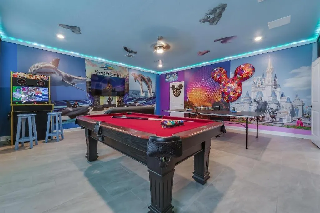 9 Bedroom Family Friendly Retreat - Private Pool *