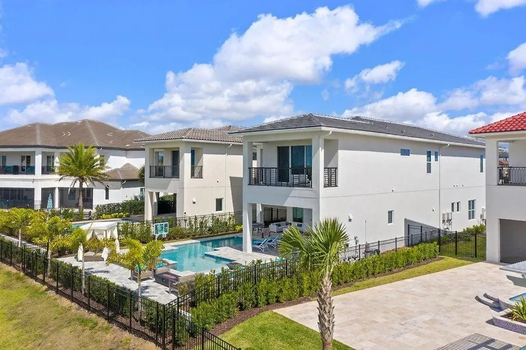 Modern 7 Bdrm Mansion With Themed Bedrooms At The Bear's Den Holiday home *
