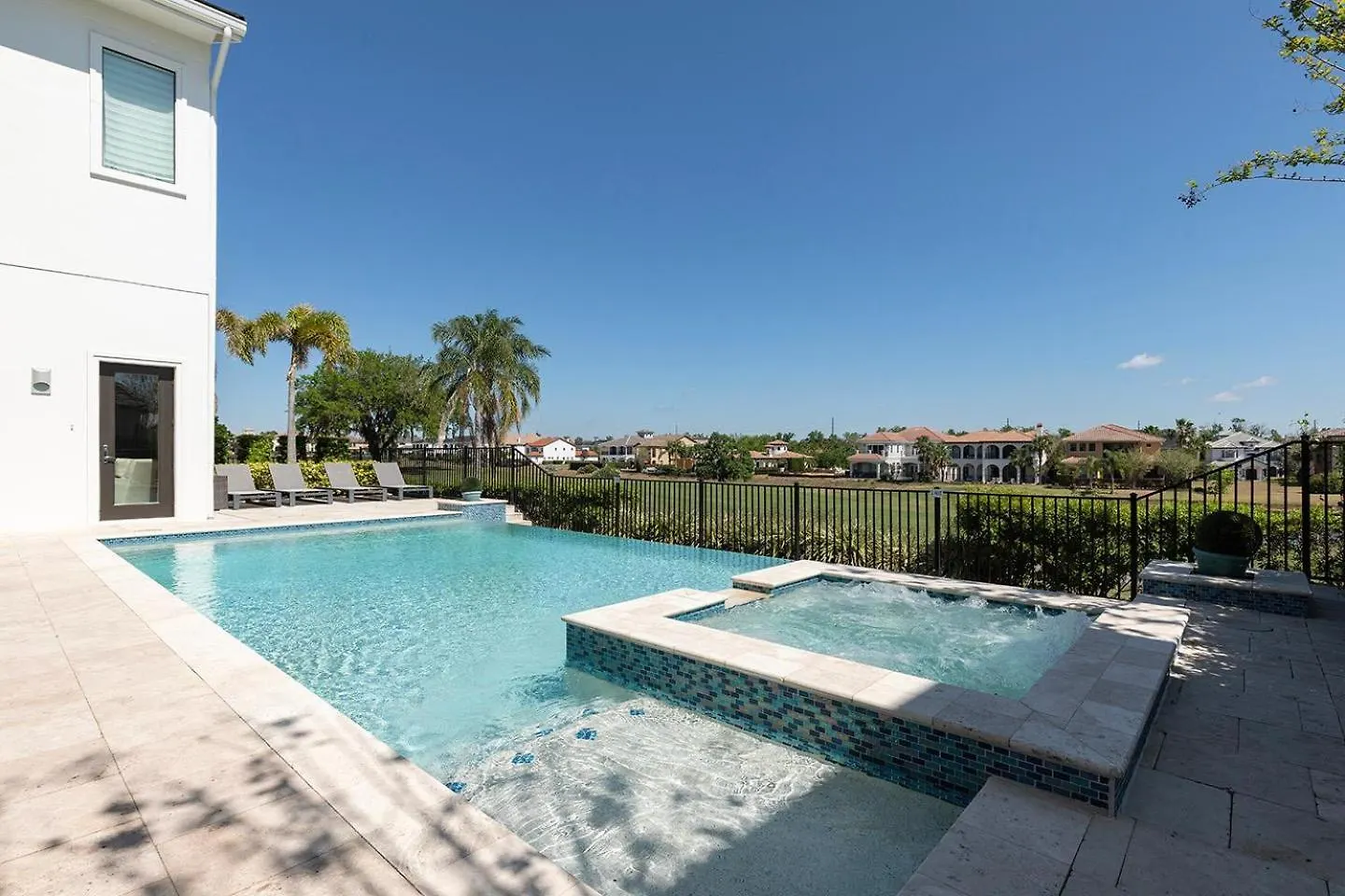Sun-filled 7 Bdrm Haven With Sports Themed Game At Reunion Holiday home *