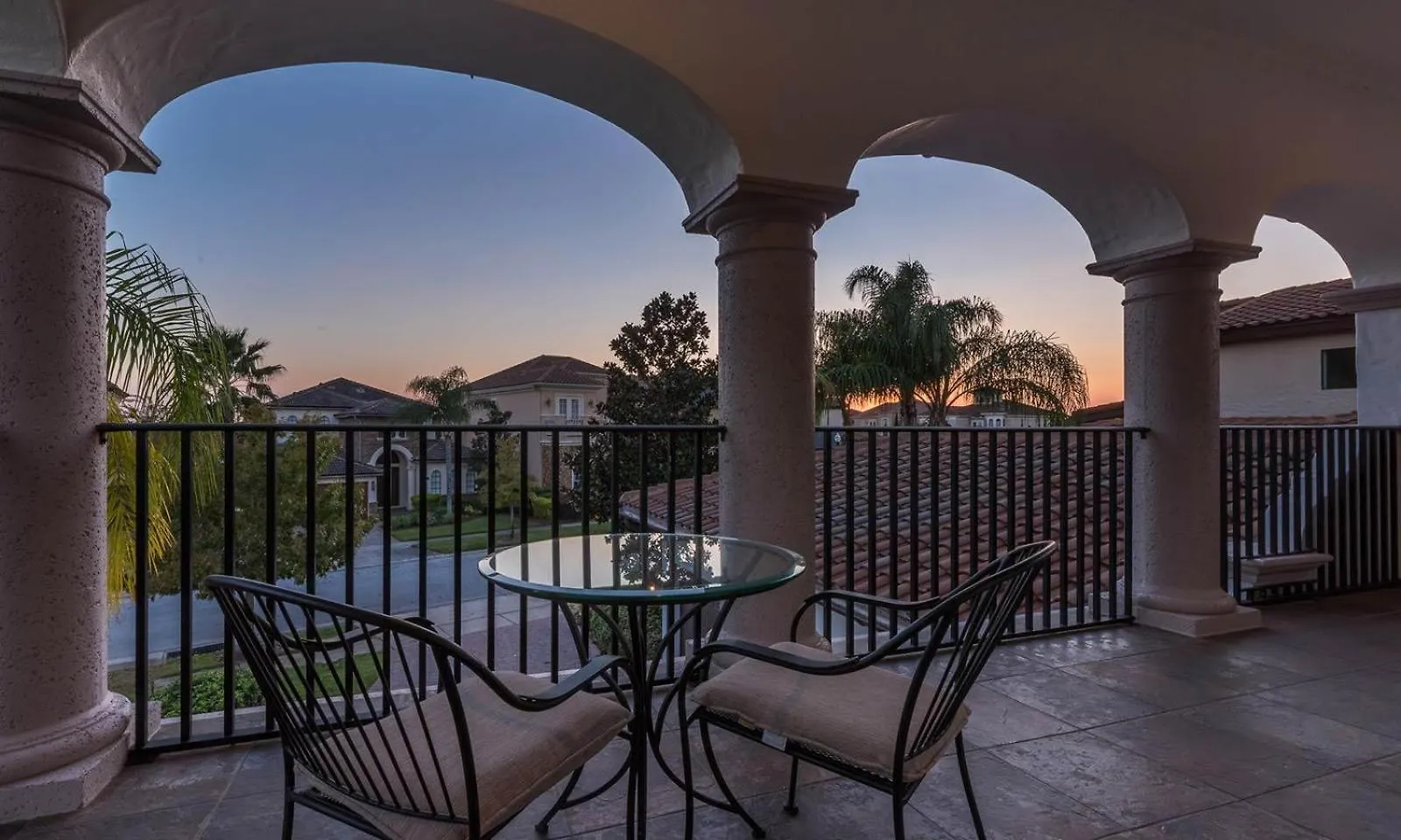 Spacious Sleek 6 Bdrm On Golf Course At Reunion *