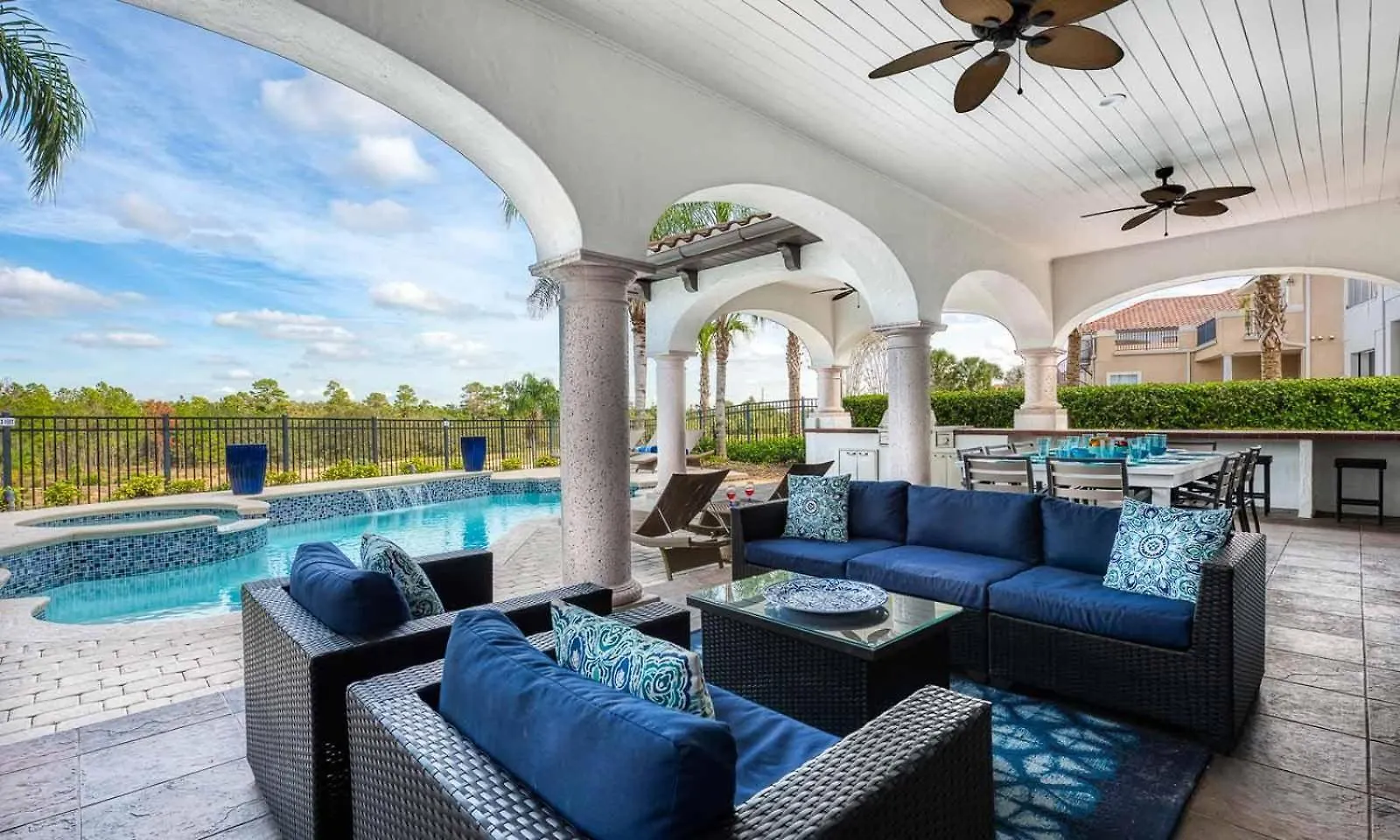 Spacious Sleek 6 Bdrm On Golf Course At Reunion *