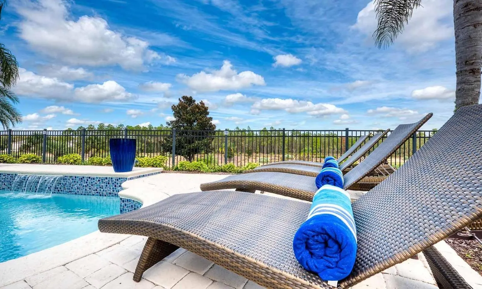 Spacious Sleek 6 Bdrm On Golf Course At Reunion Holiday home *