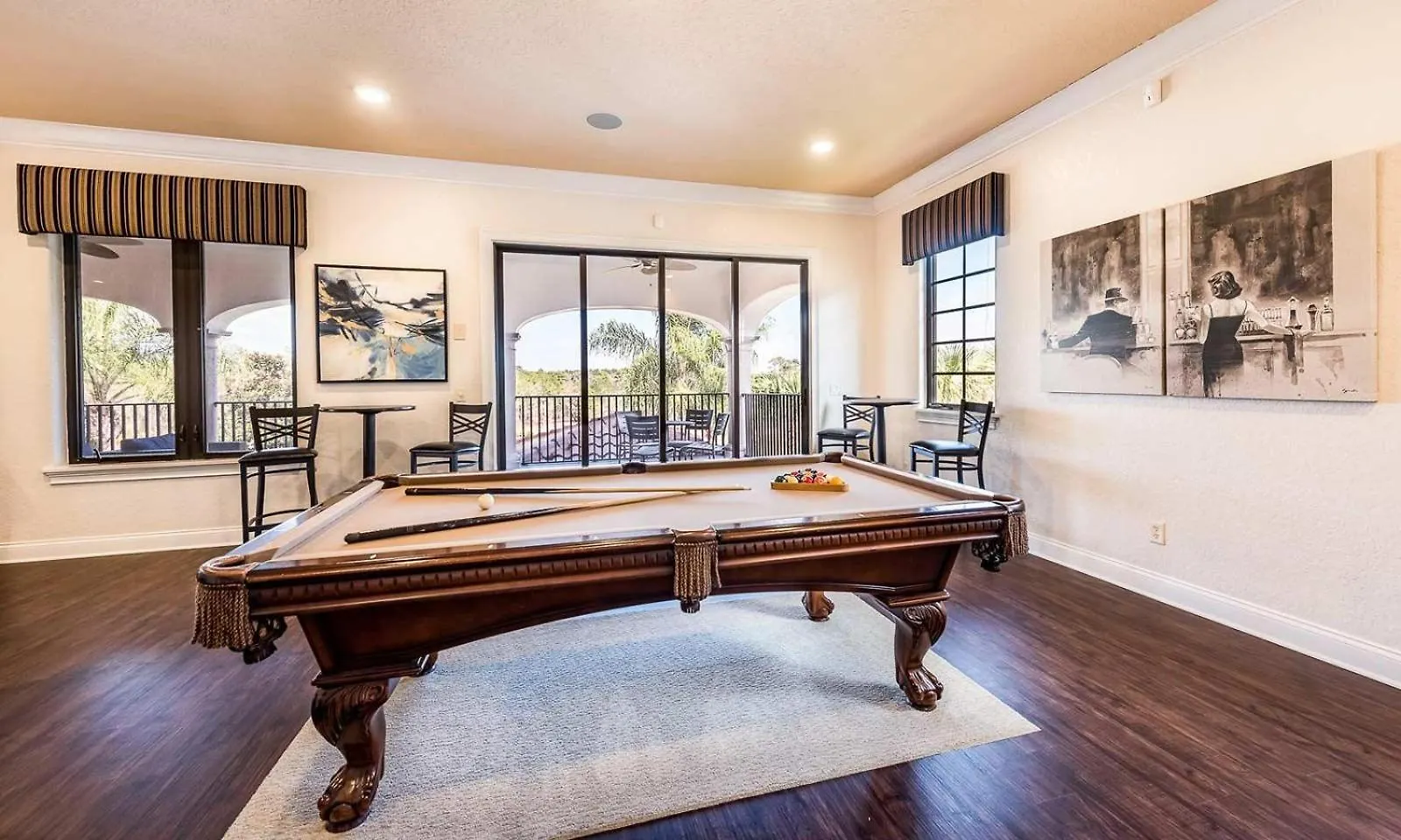 Spacious Sleek 6 Bdrm On Golf Course At Reunion *