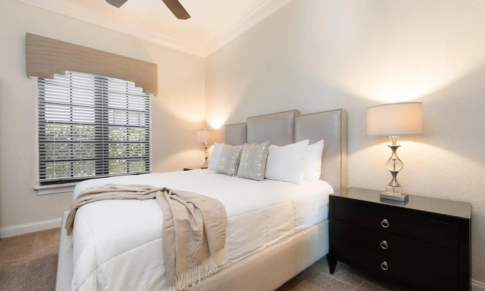 Spacious Sleek 6 Bdrm On Golf Course At Reunion *