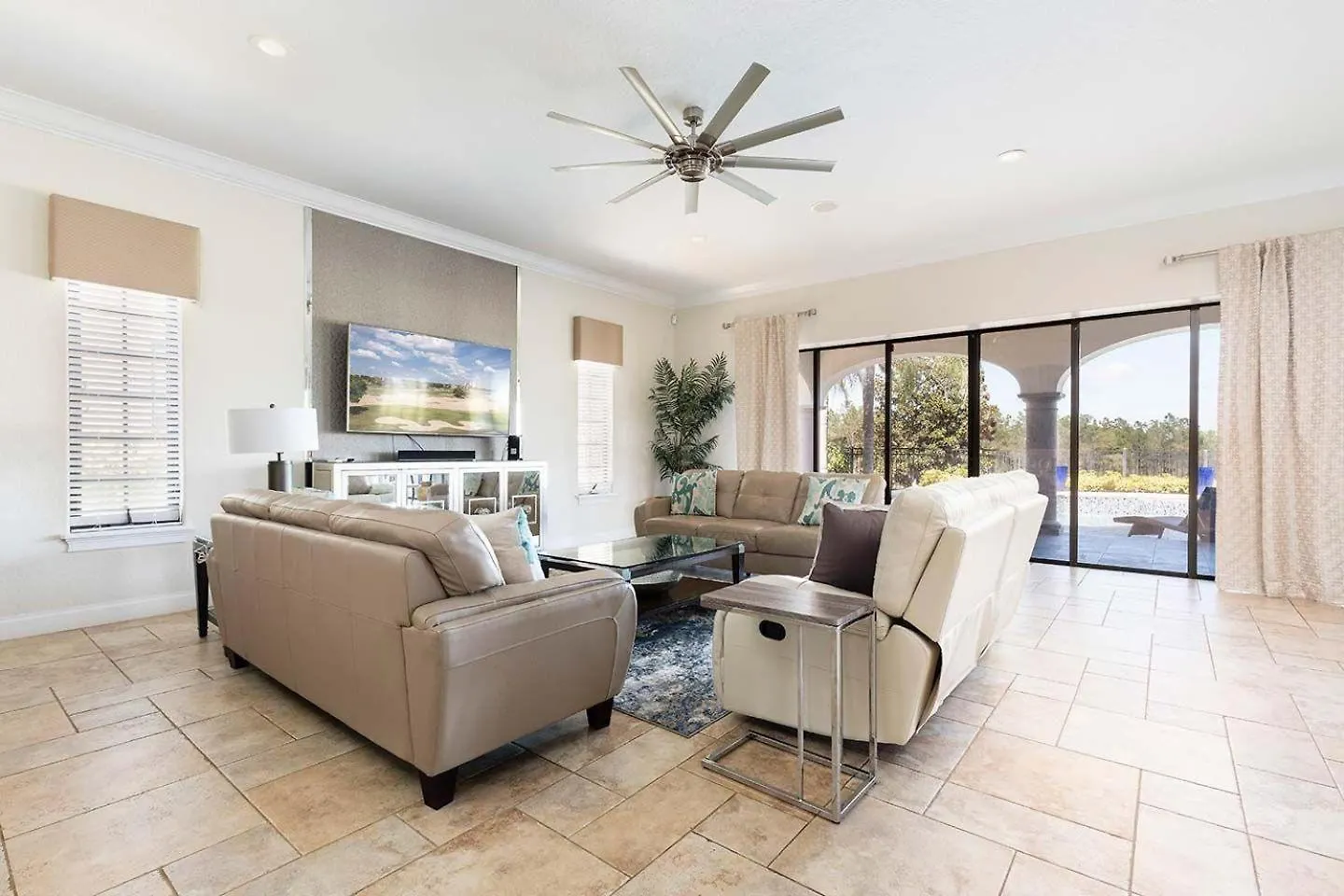 Spacious Sleek 6 Bdrm On Golf Course At Reunion *