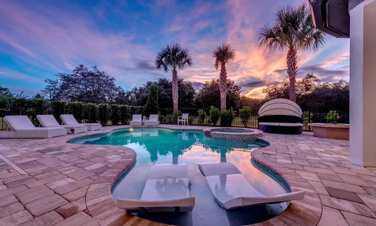 Luxury 6 Bdrm Retreat With Gaming Loft Area At Reunion Holiday home *