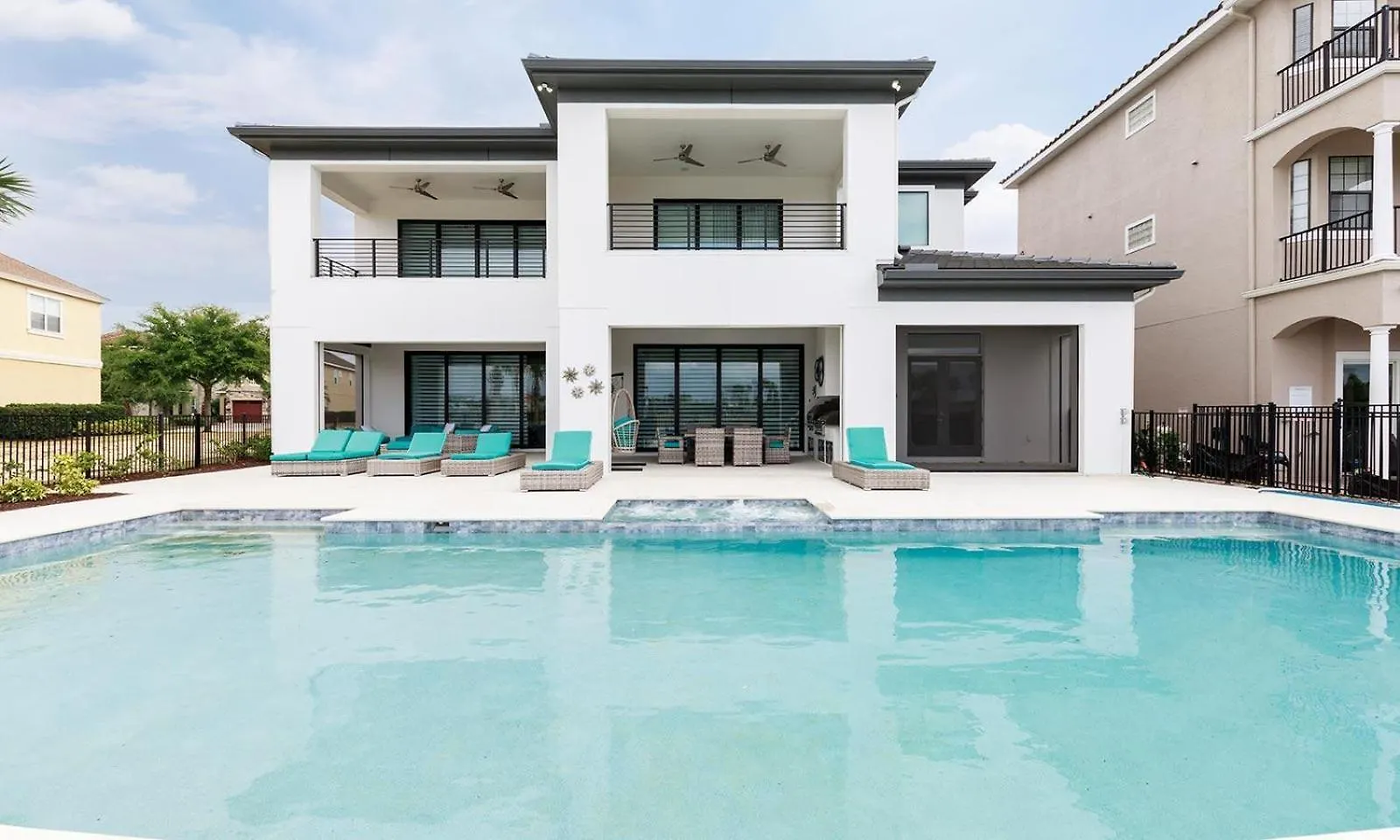 Bright Chic 7 Bdrm Oasis With Private Pool And At Reunion Holiday home