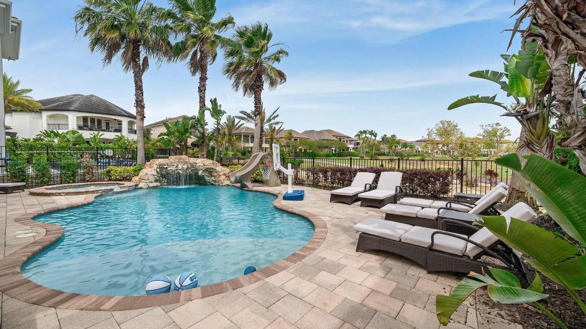 W468j - The Luxe Palmilla *