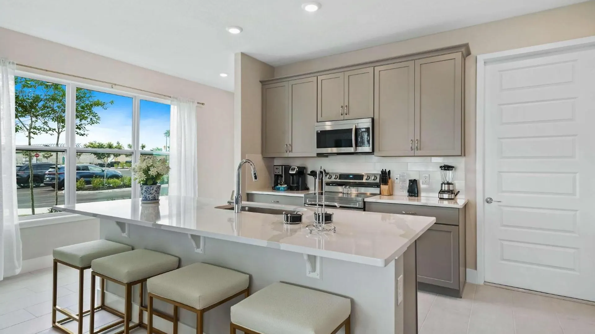 Holiday home W477 - The Blue Suede Townhome *