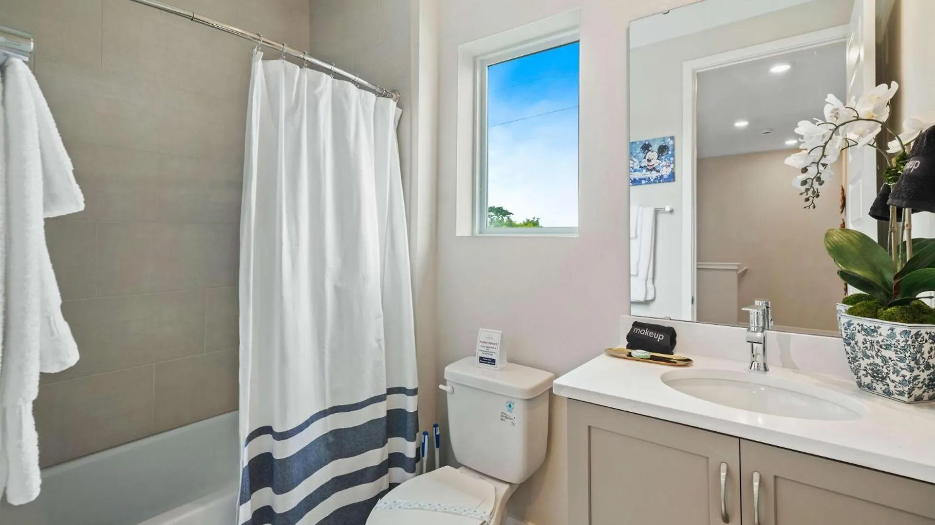 Holiday home W477 - The Blue Suede Townhome *