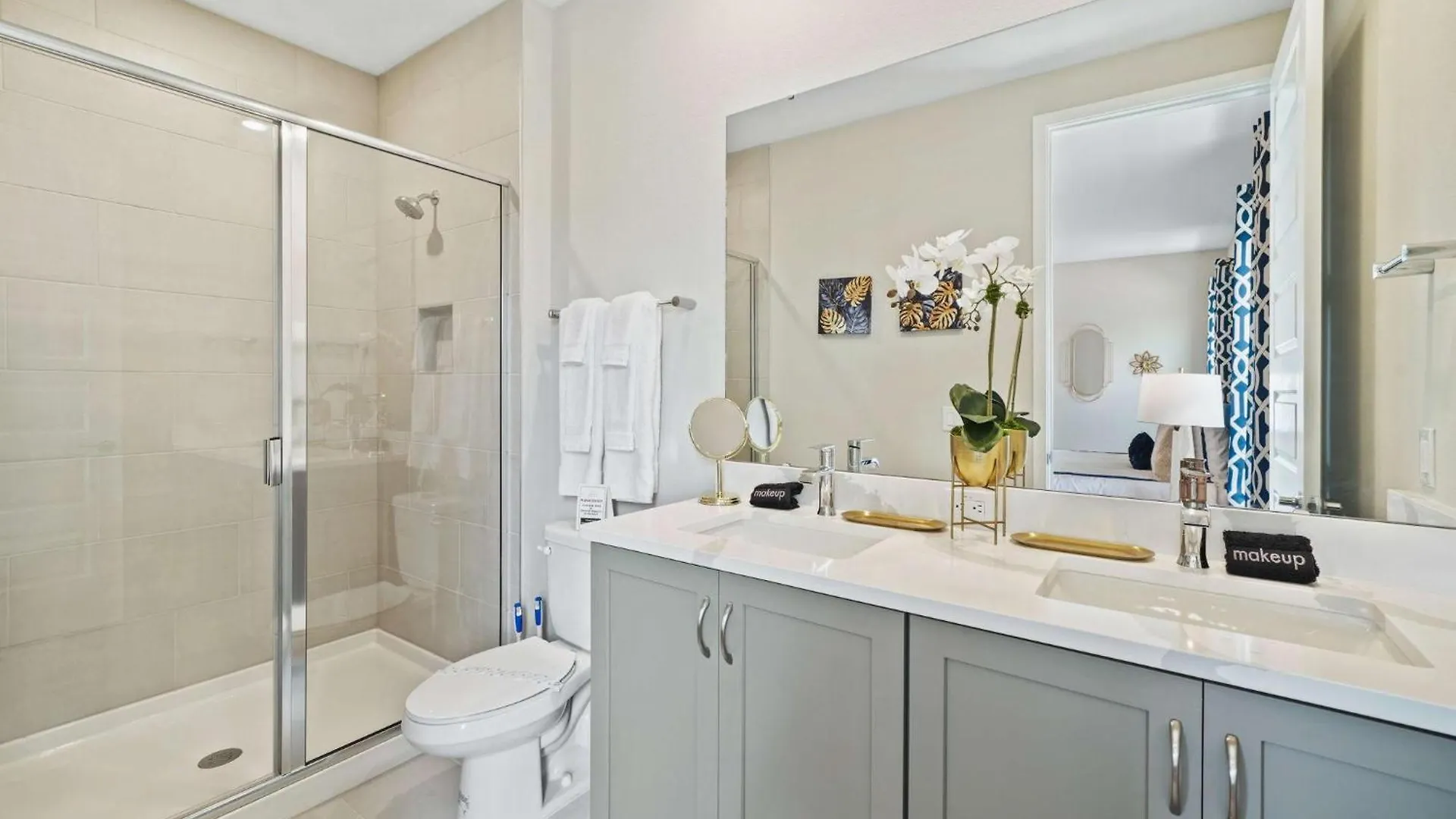 Holiday home W477 - The Blue Suede Townhome *