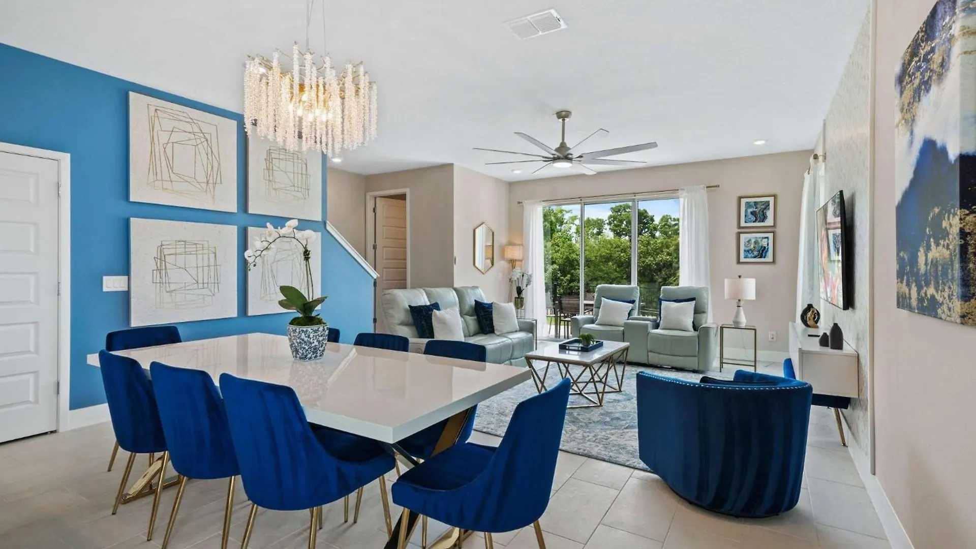 Holiday home W477 - The Blue Suede Townhome