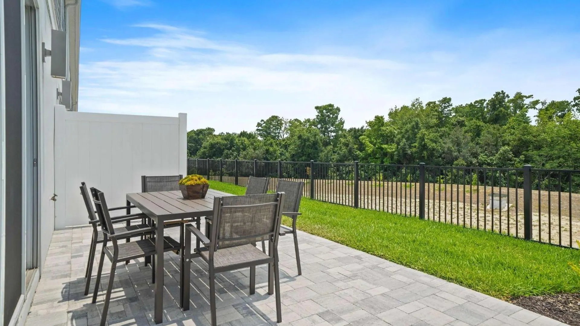 Holiday home W477 - The Blue Suede Townhome