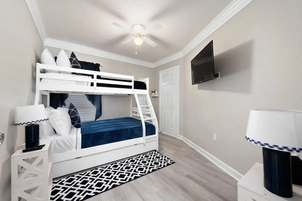 Beautiful Near Disney, Heated Pool, Bbq, 4 Bedrooms Kissimmee