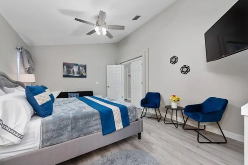 Beautiful Near Disney, Heated Pool, Bbq, 4 Bedrooms Kissimmee
