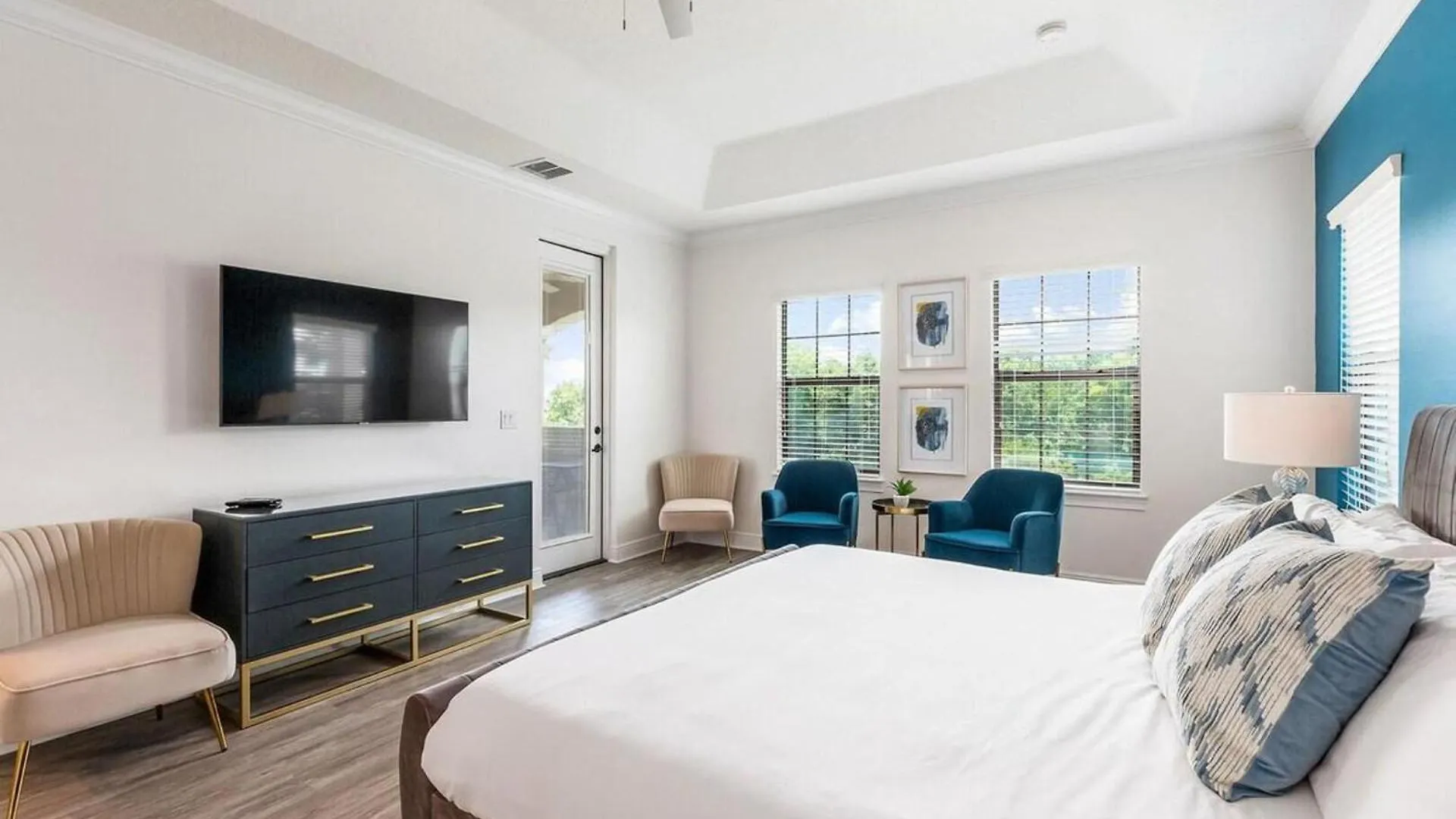 Castle Pines Court Retreat Holiday home Four Corners