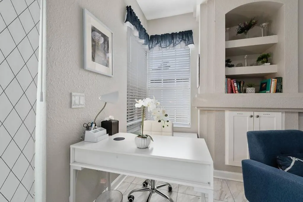 Beautiful Near Disney, Heated Pool, Bbq, 4 Bedrooms Kissimmee