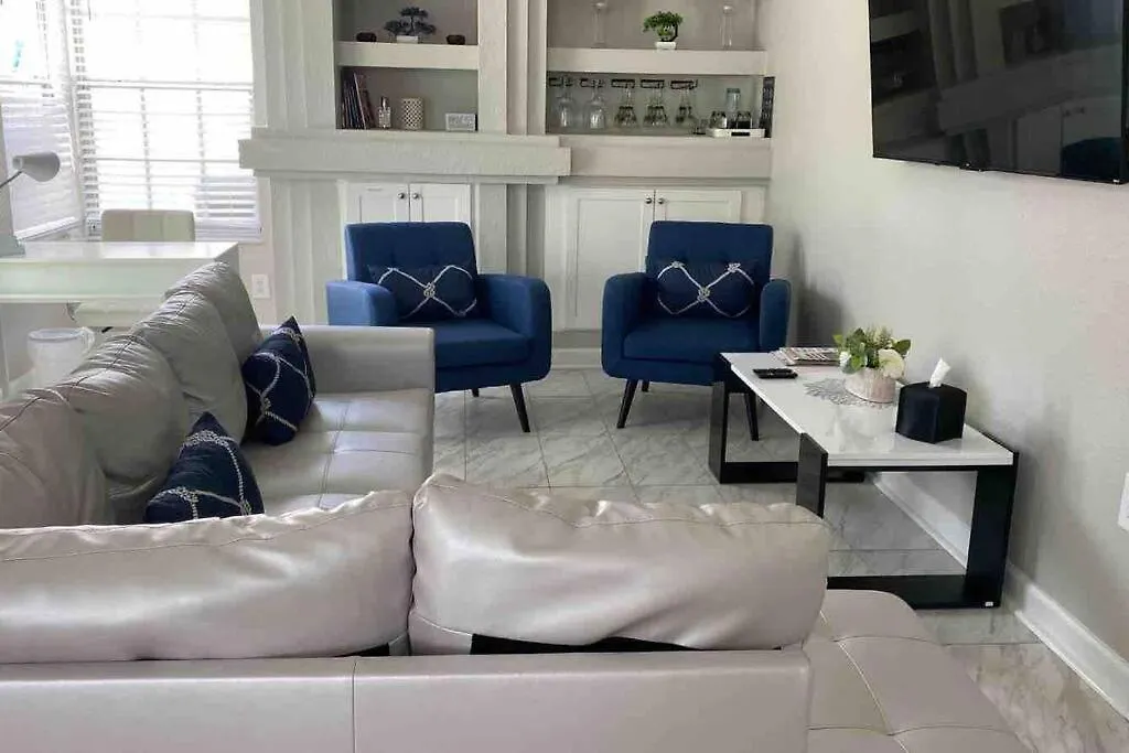 Beautiful Near Disney, Heated Pool, Bbq, 4 Bedrooms Holiday home Kissimmee