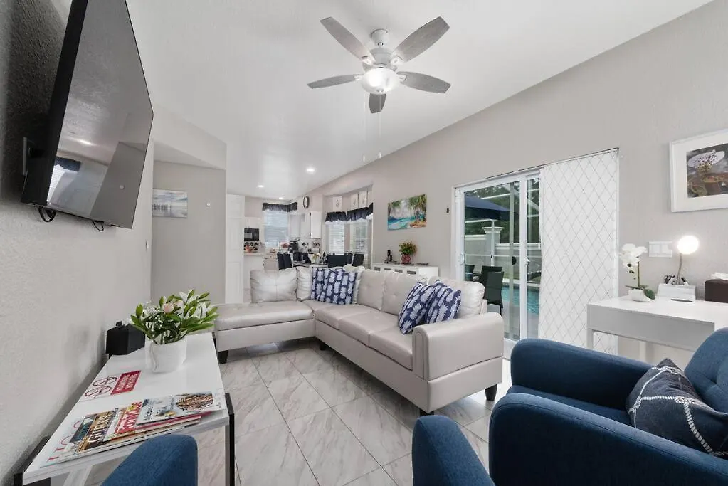 Beautiful Near Disney, Heated Pool, Bbq, 4 Bedrooms Kissimmee