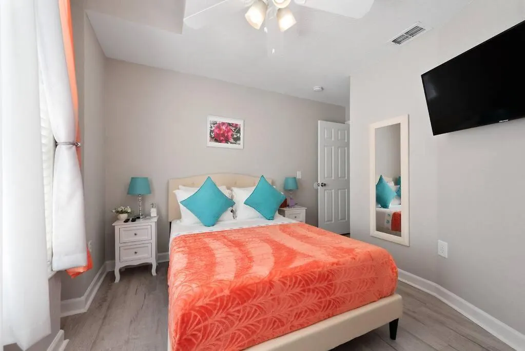 Beautiful Near Disney, Heated Pool, Bbq, 4 Bedrooms