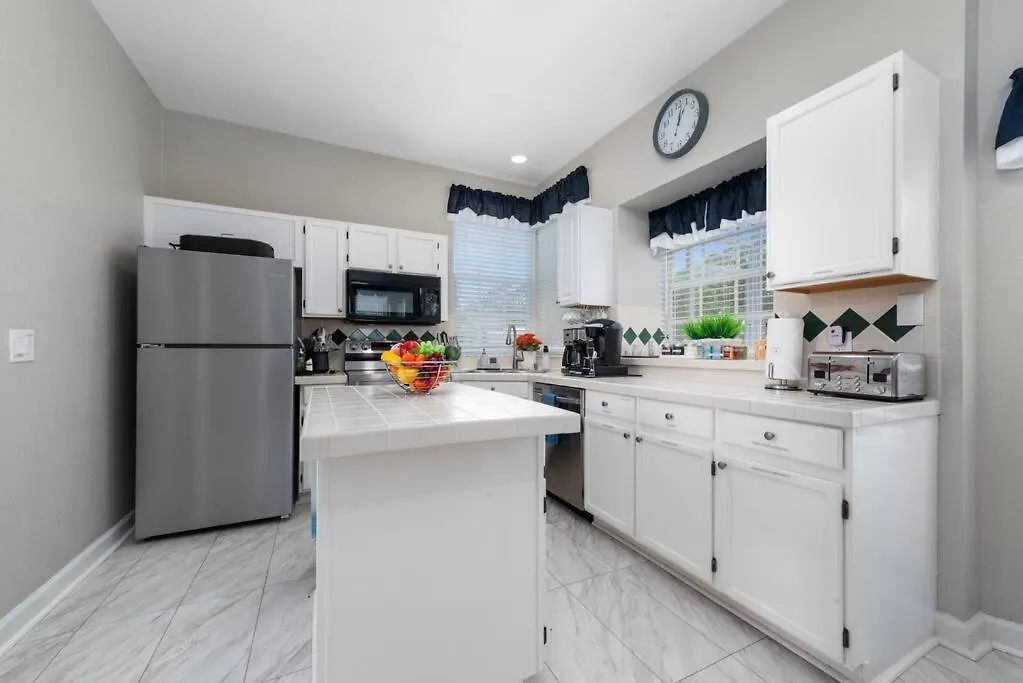 Beautiful Near Disney, Heated Pool, Bbq, 4 Bedrooms * Kissimmee