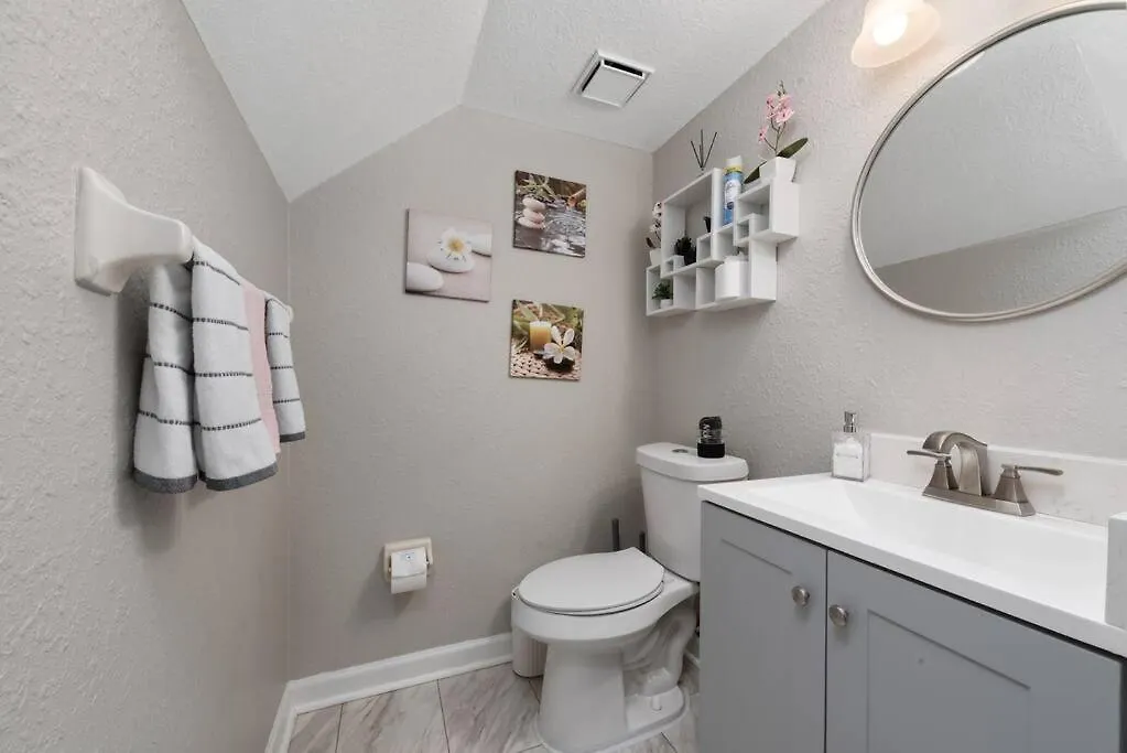 Beautiful Near Disney, Heated Pool, Bbq, 4 Bedrooms Holiday home Kissimmee