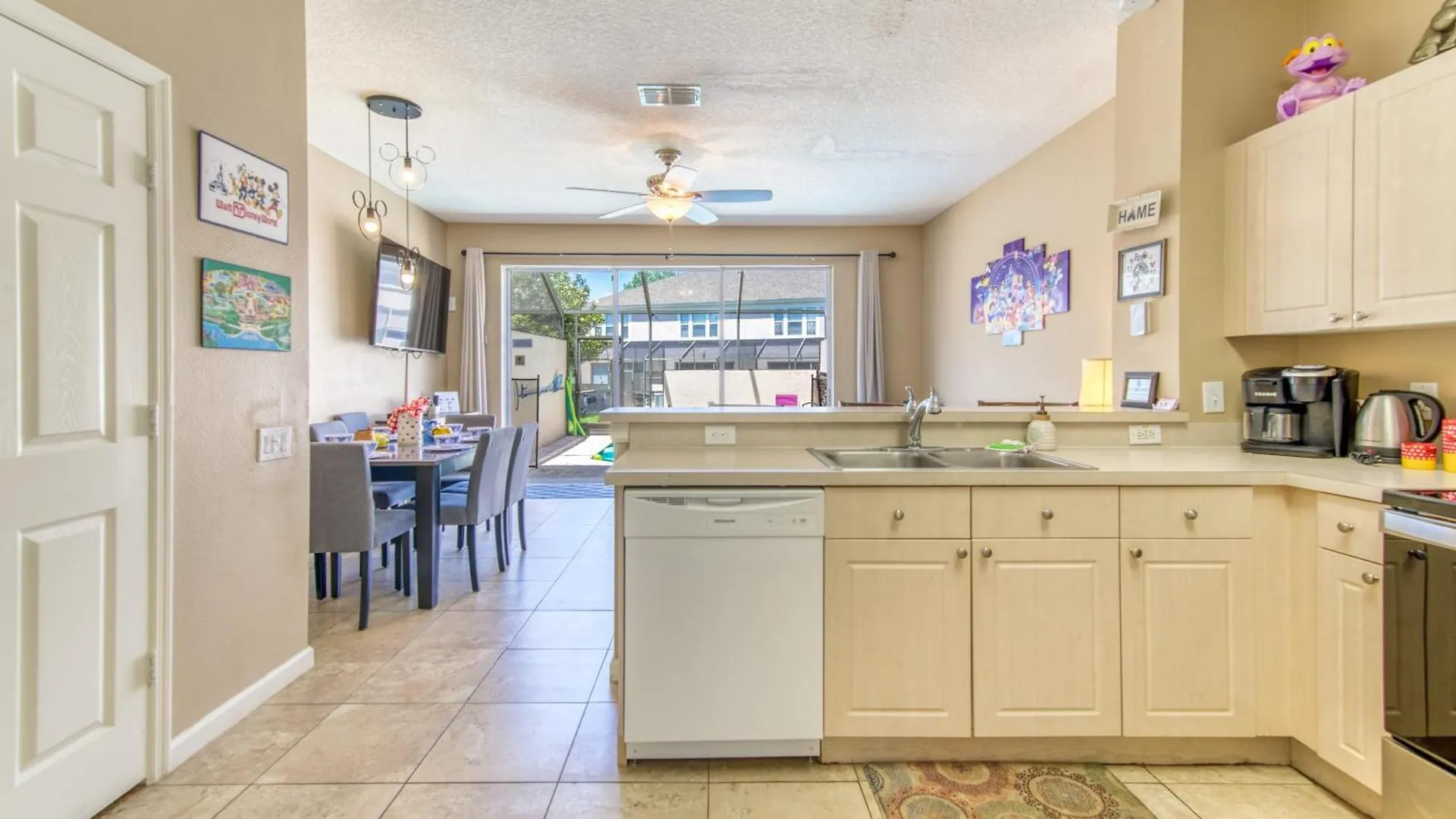 Magical Getaway Close To Disney! Pool, Gym, & Wifi *