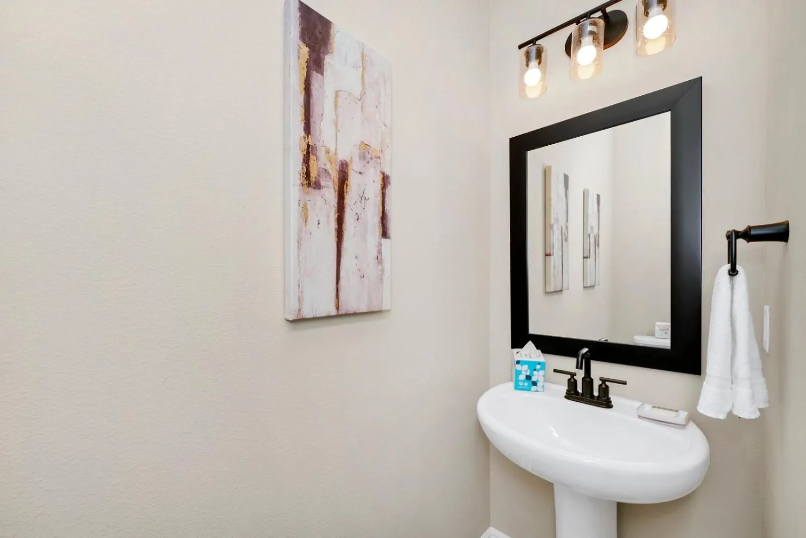Inviting Near With Encore Access By Rentyl - 7792sw Holiday home