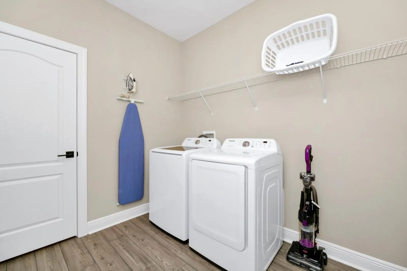 Inviting Near With Encore Access By Rentyl - 7792sw Holiday home *