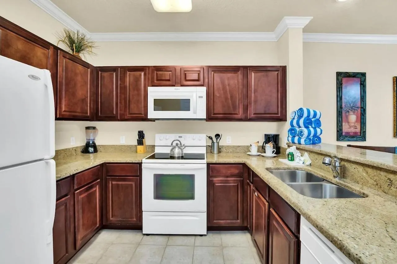 Apartment Family Friendly Poolside 15 Mins To