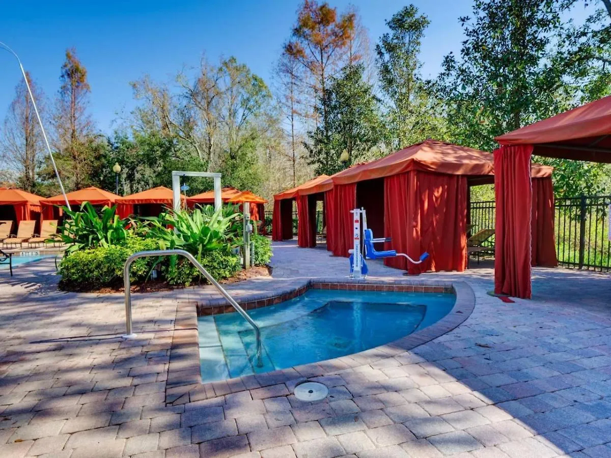 4th Floor Poolside Apartment