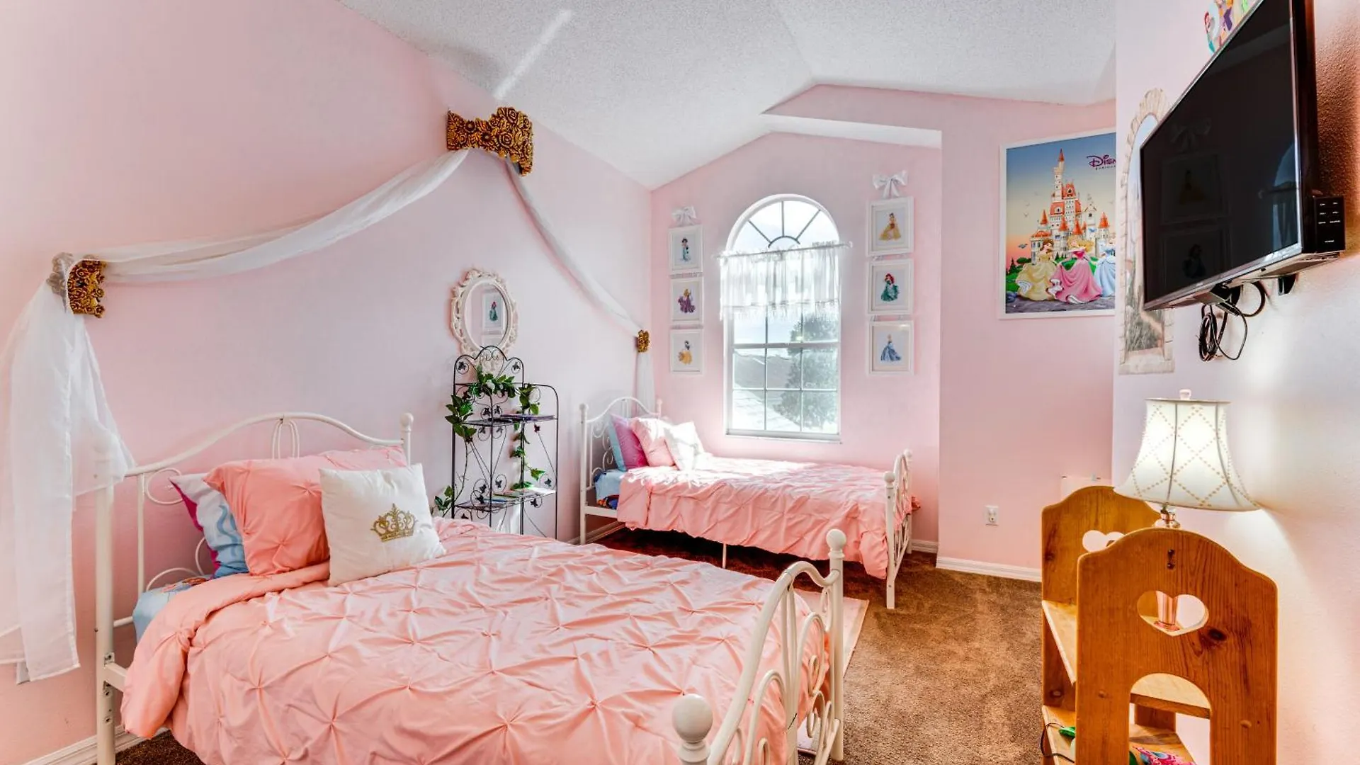 Disney-themed With Heated Pool, 10 Mi To Parks Villa Kissimmee