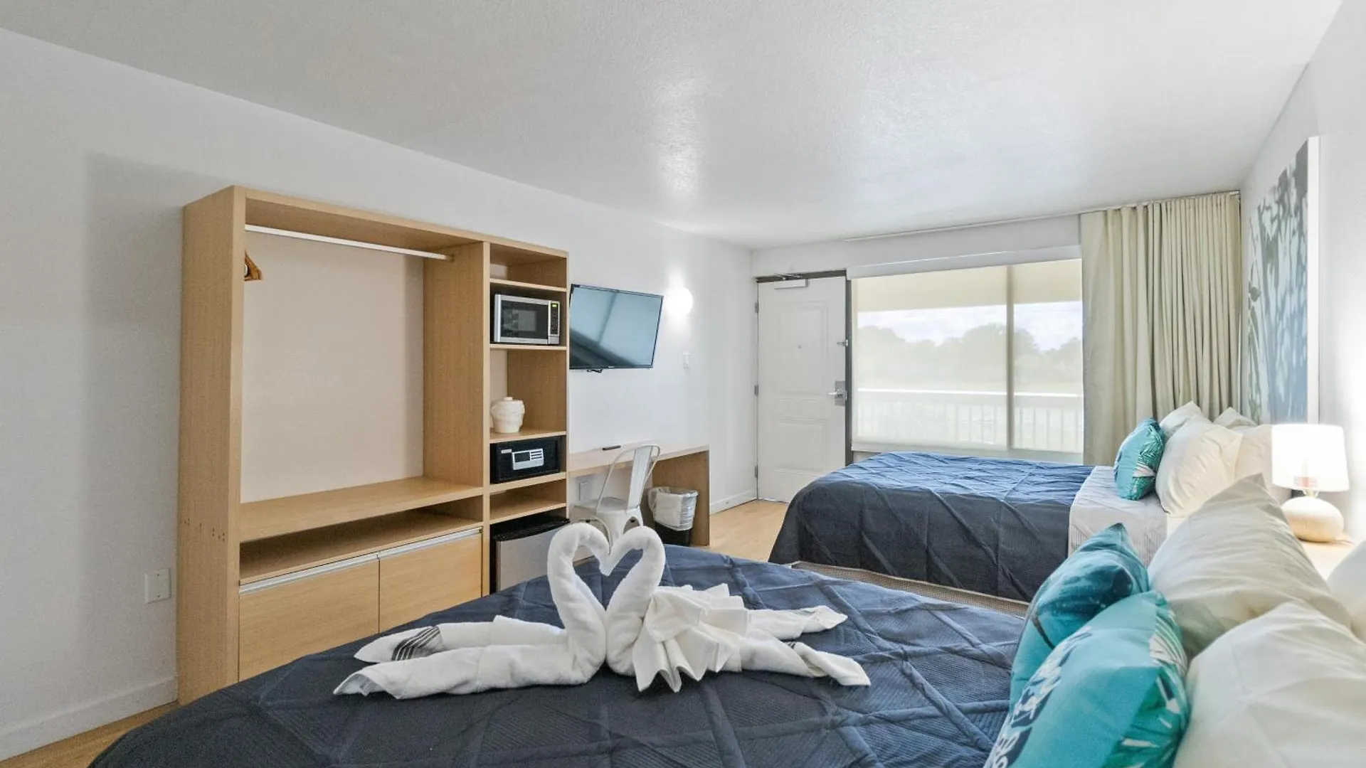1-1 Condo-hotel With Double Bed And Community Pool Miles From Disney!