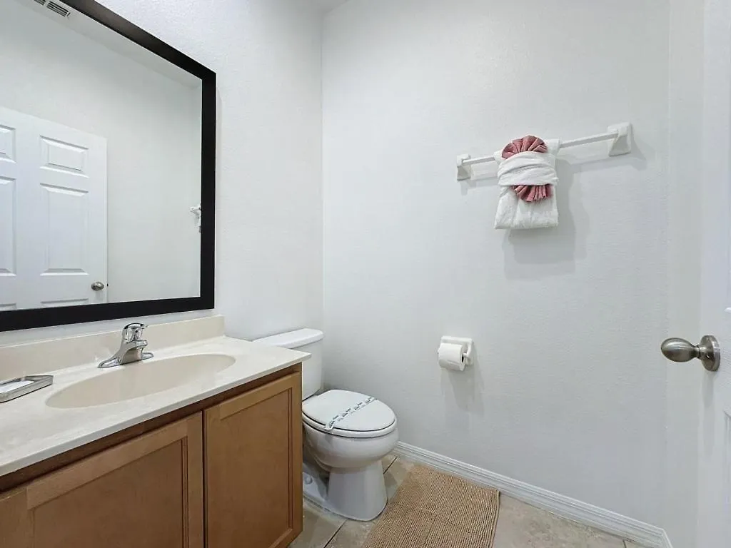 Amazing Townhouse Close To 2 Bed 2,5 Bath Townhouse *