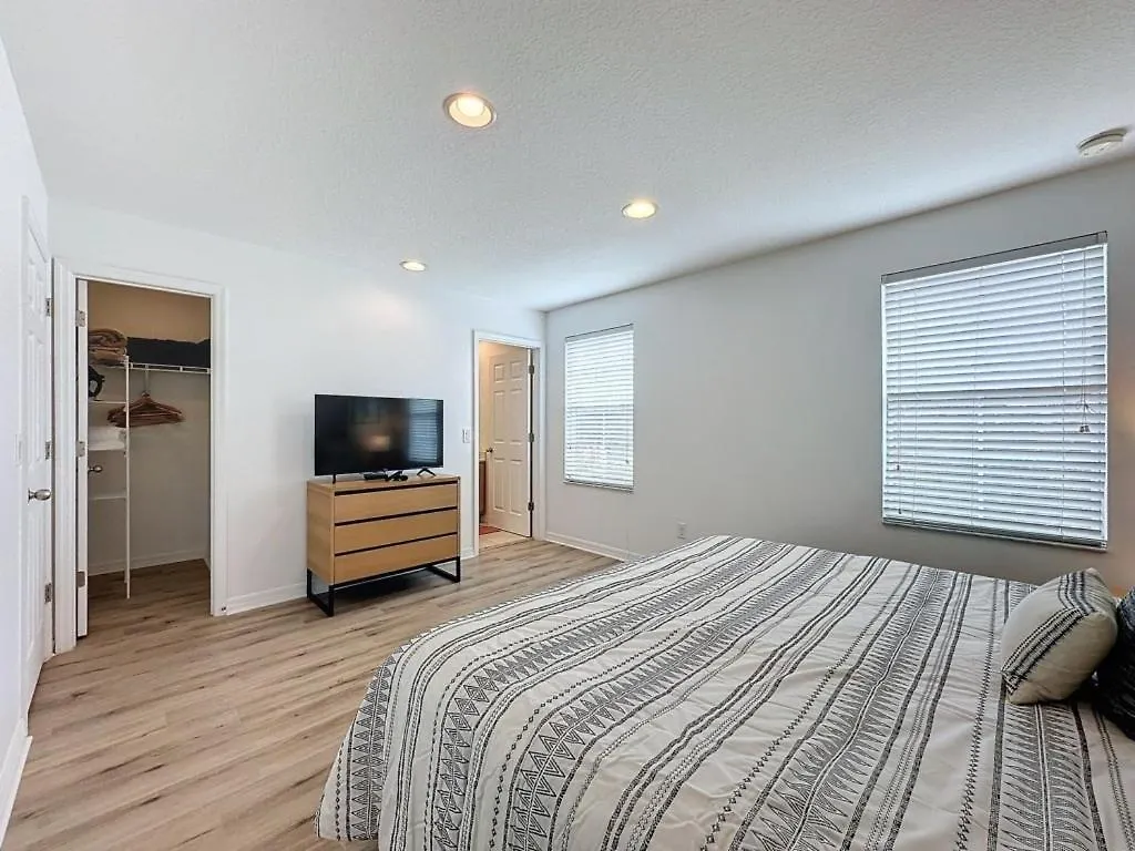 Amazing Townhouse Close To 2 Bed 2,5 Bath Townhouse *