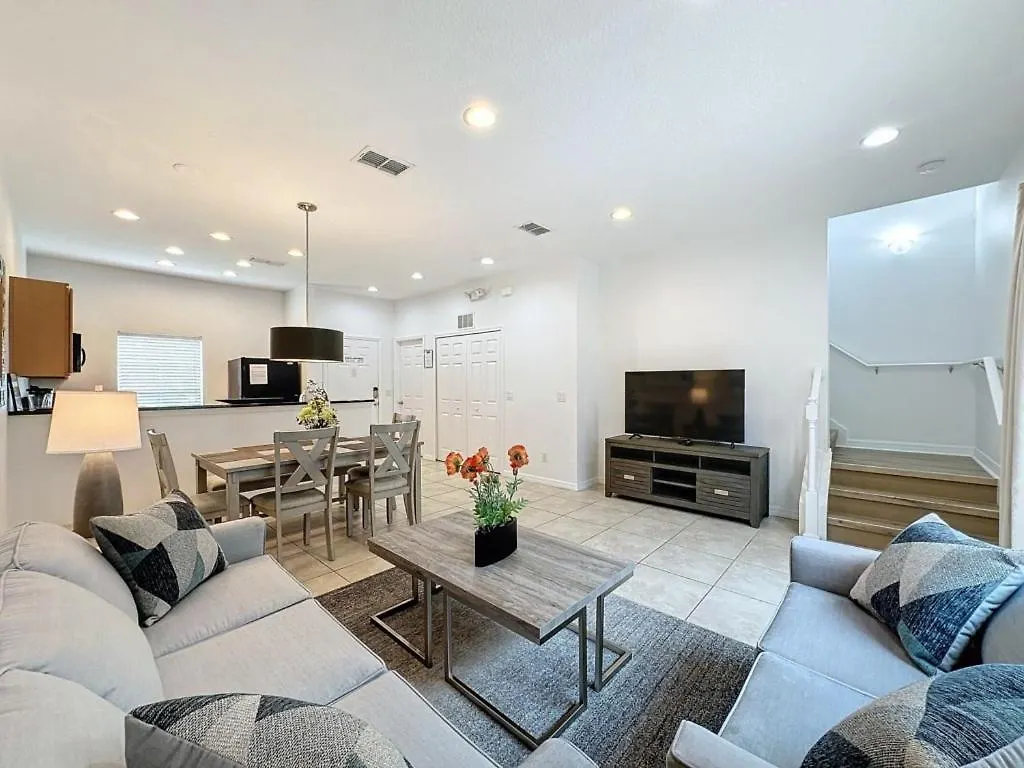 Amazing Townhouse Close To 2 Bed 2,5 Bath Townhouse *