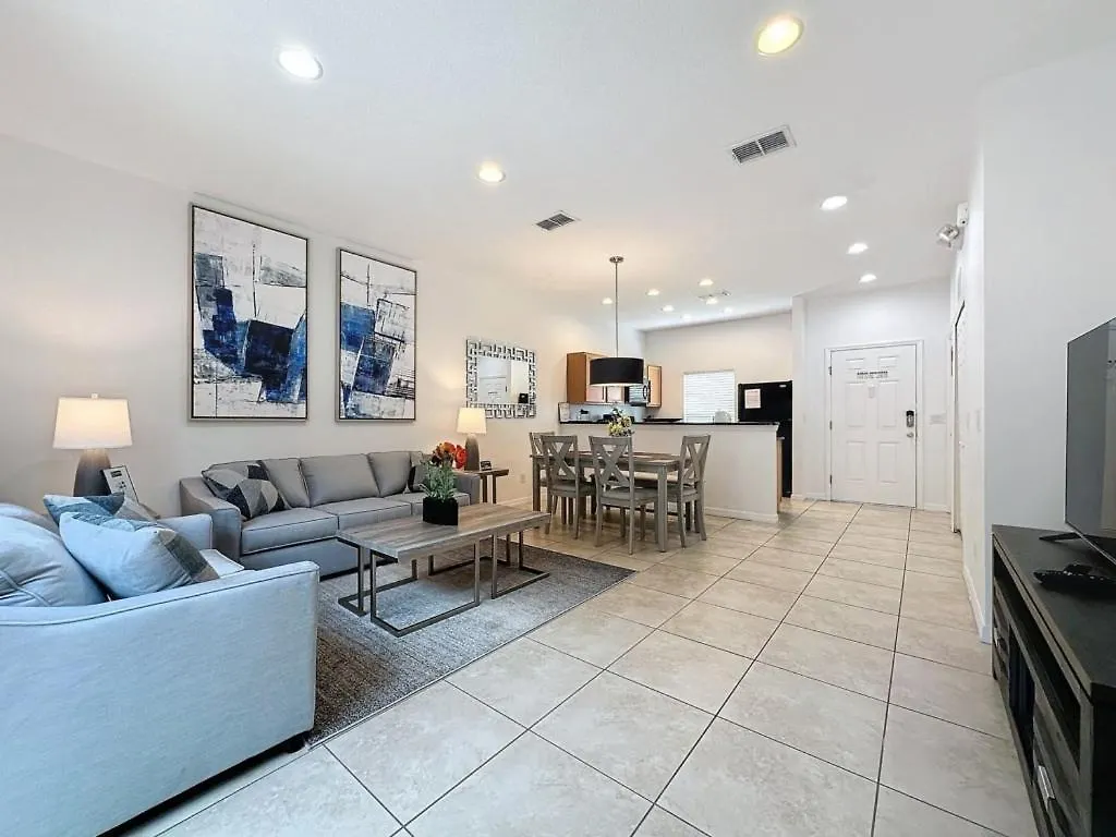 Amazing Townhouse Close To 2 Bed 2,5 Bath Townhouse