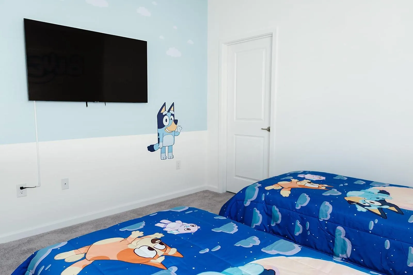 8-room 6 Bath Family House With Pool - Next To World & Universal Holiday home *