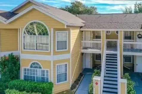 Spacious Close To Attractions Apartment