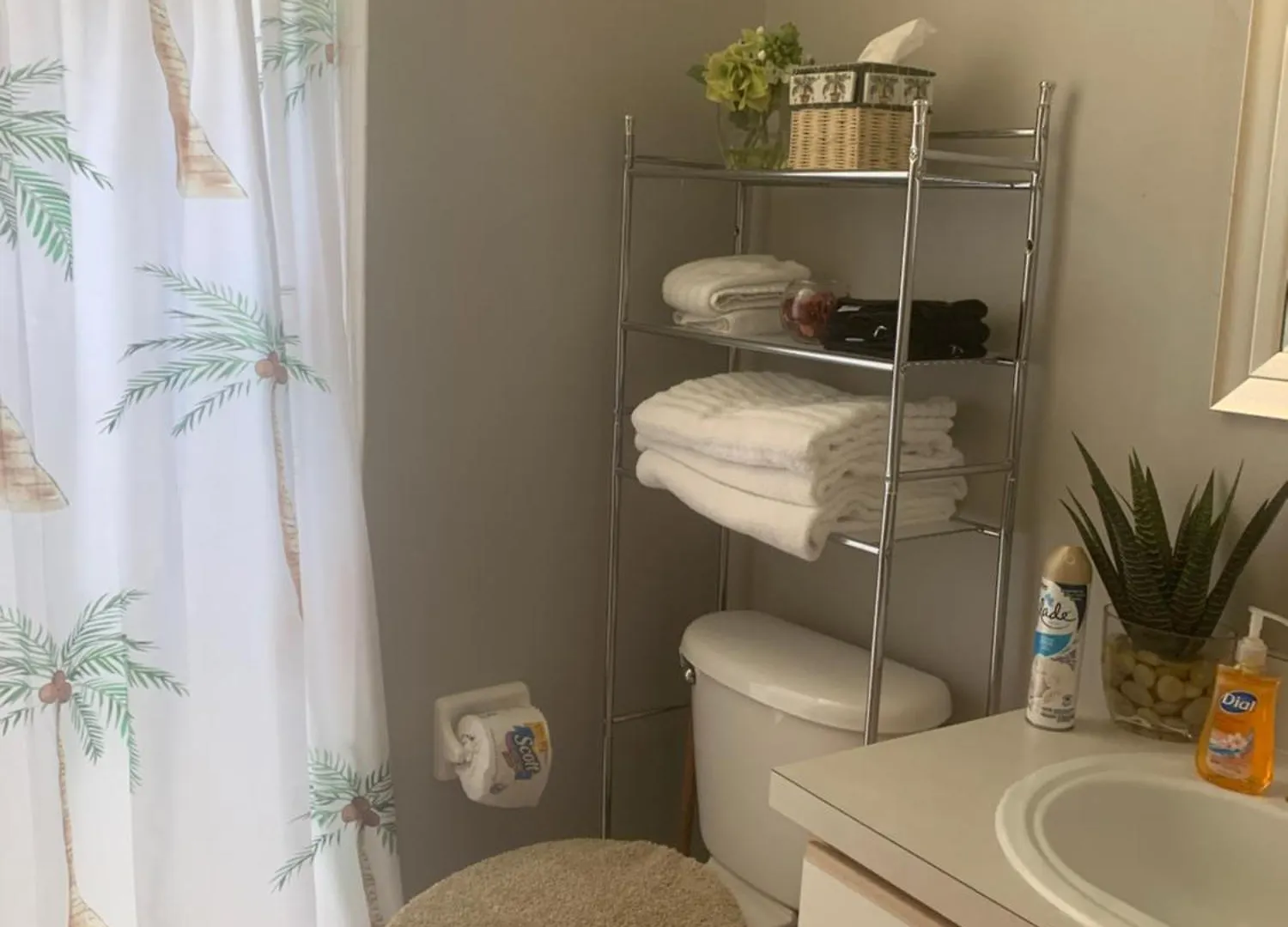Spacious Close To Attractions Apartment *