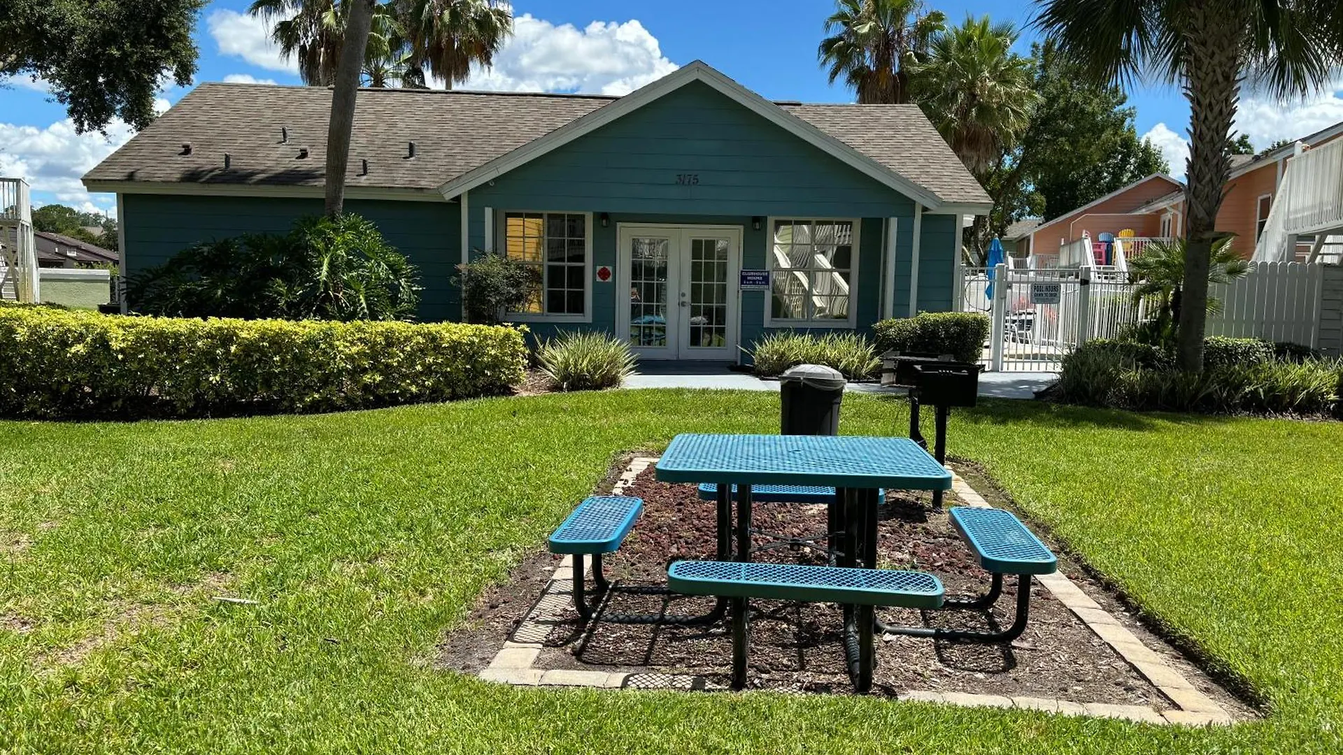 Spacious Close To Attractions Apartment