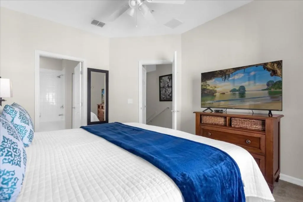 4 Bedrooms - 3 Bathrooms - Lucaya Village 13-105 *