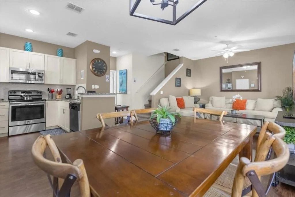 4 Bedrooms - 3 Bathrooms - Lucaya Village 13-105
