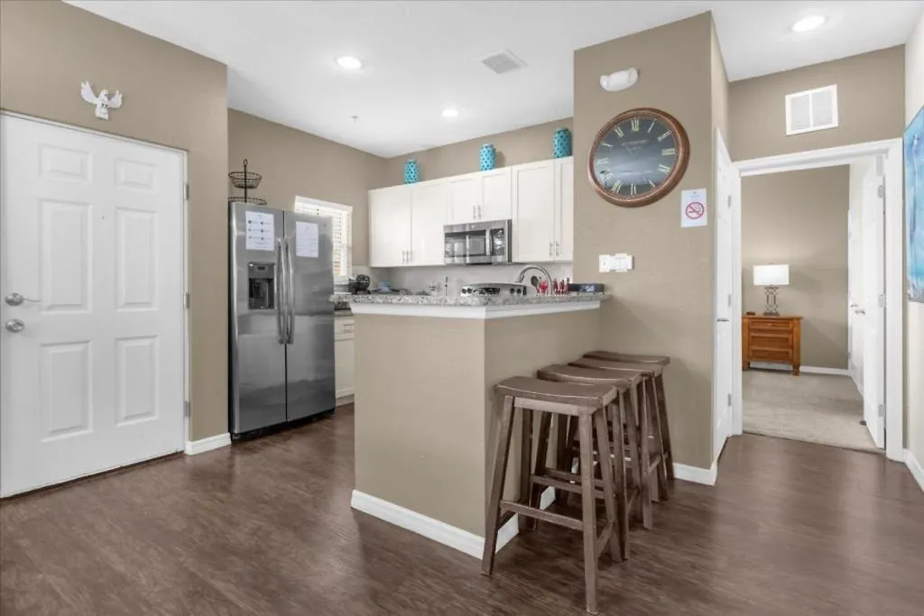 4 Bedrooms - 3 Bathrooms - Lucaya Village 13-105 Holiday home *