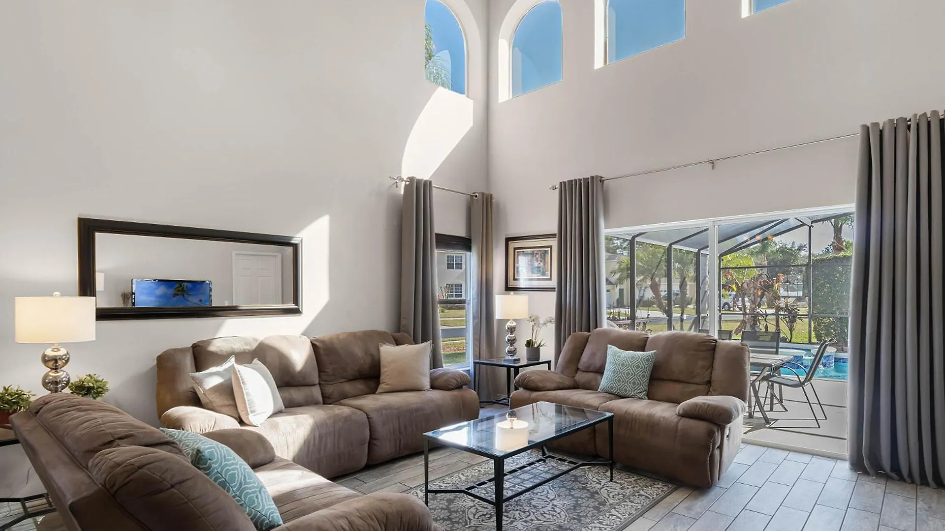 6 Bedrooms- 3,5 Bathrooms- Berkley 4700 Pl Holiday home