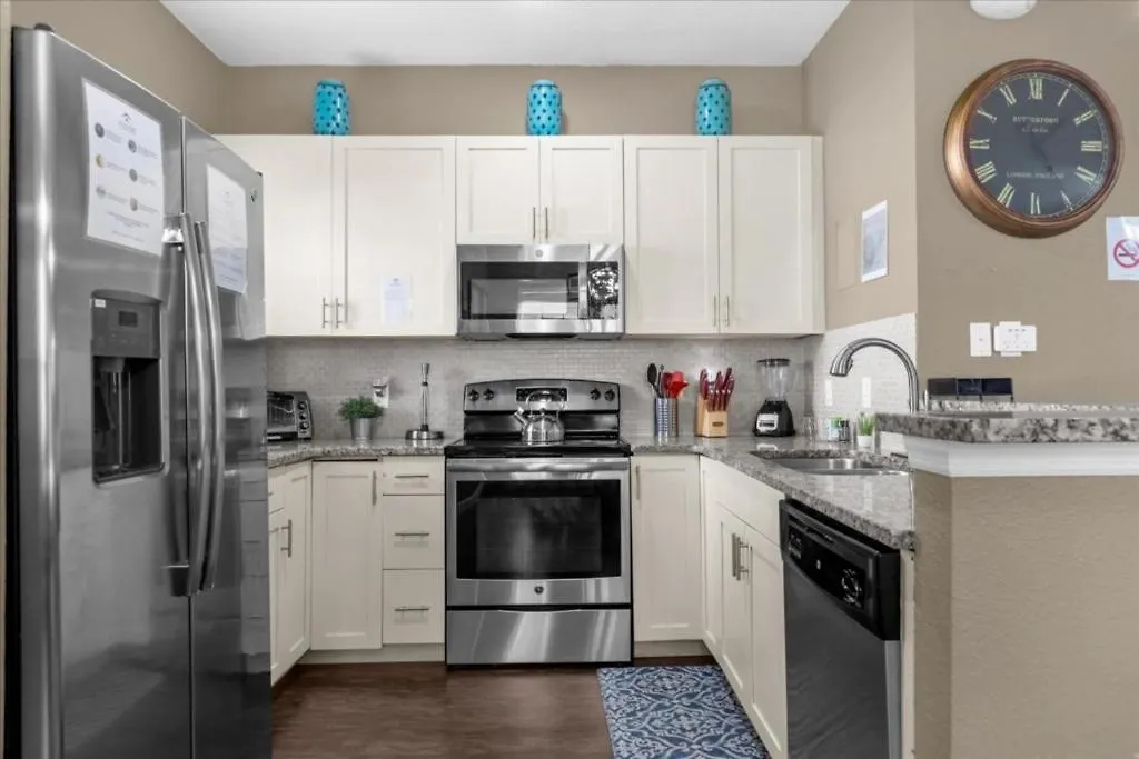 4 Bedrooms - 3 Bathrooms - Lucaya Village 13-105 Kissimmee